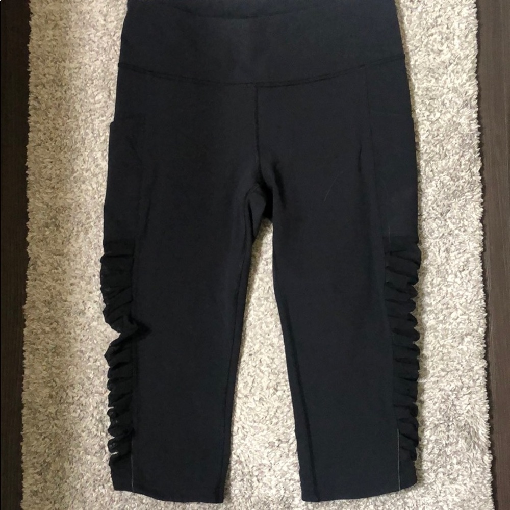 Lululemon Sharp Turns Crop 17” - Picture 2 of 3